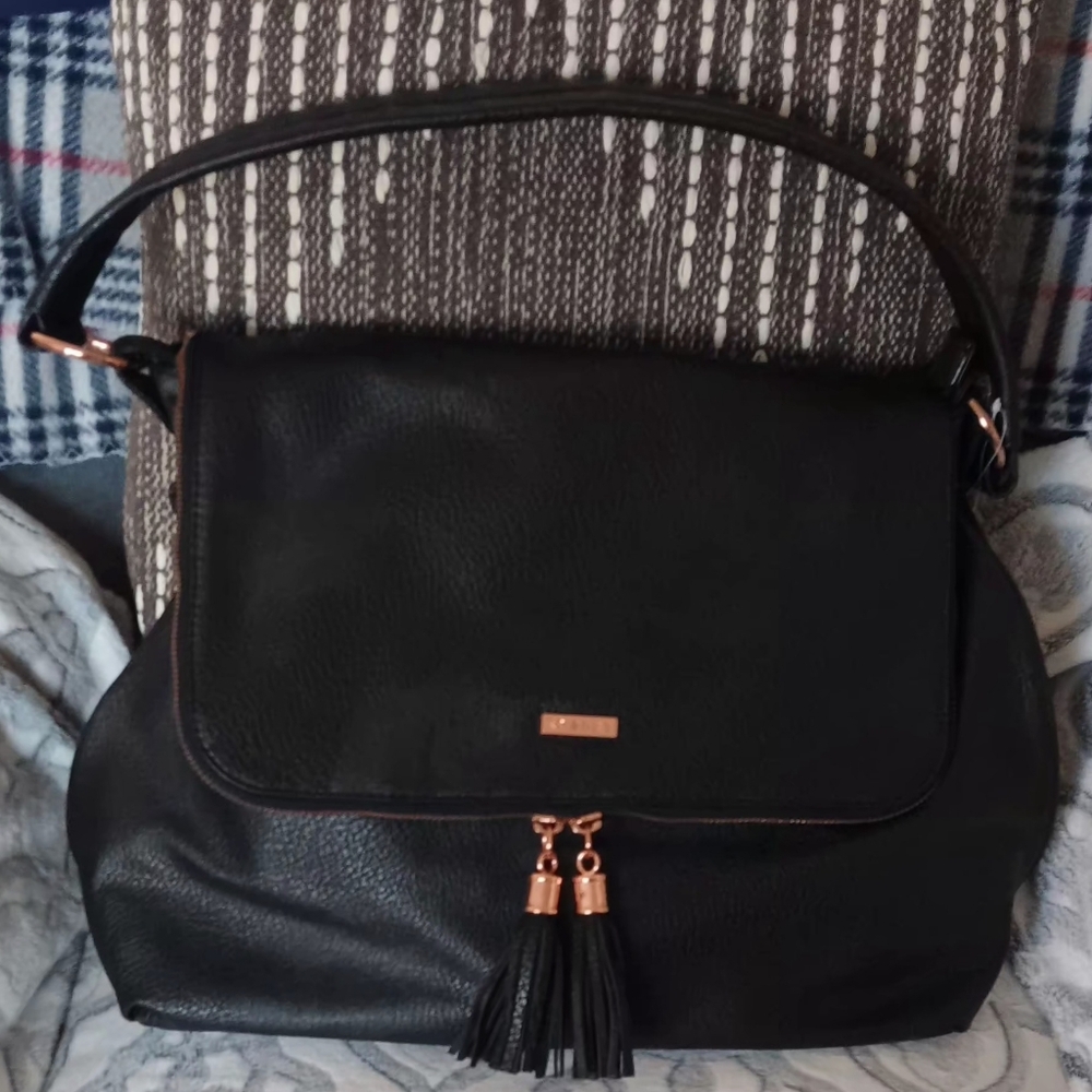 Roxy Black Shoulder Bag with Pink Interior Print